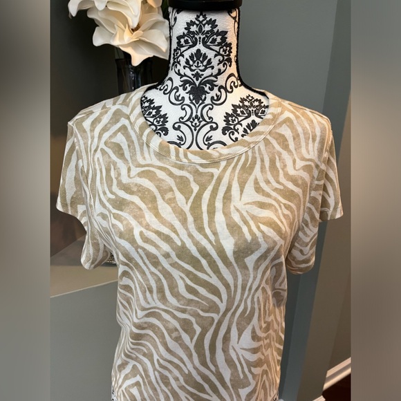 Animal print short sleeve top in size XL - Picture 2 of 7